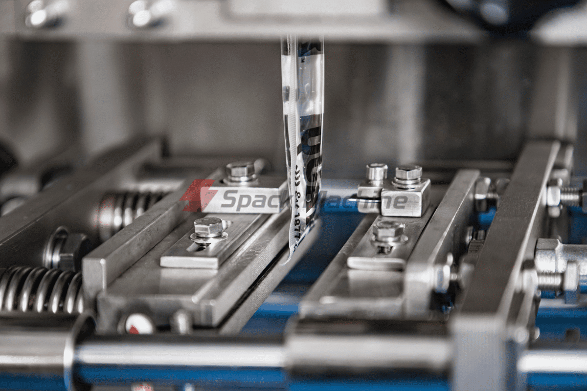 Vertical pouches packing machines - spackmachine