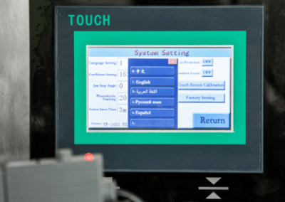 Flow wrapping machine